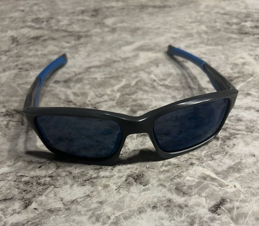 Oakley Chainlink Sunglasses OO9247-05 Dark Grey Frame Ice Iridium Blue LENS Read